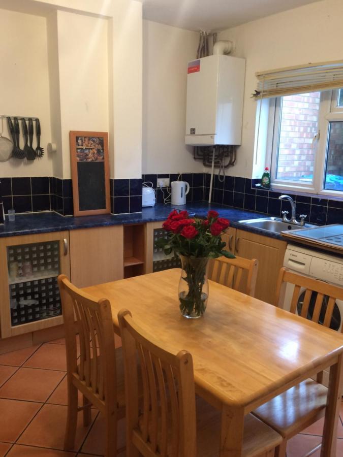 4 Bedroom House For Corporate Stays In Kettering Eksteriør bilde