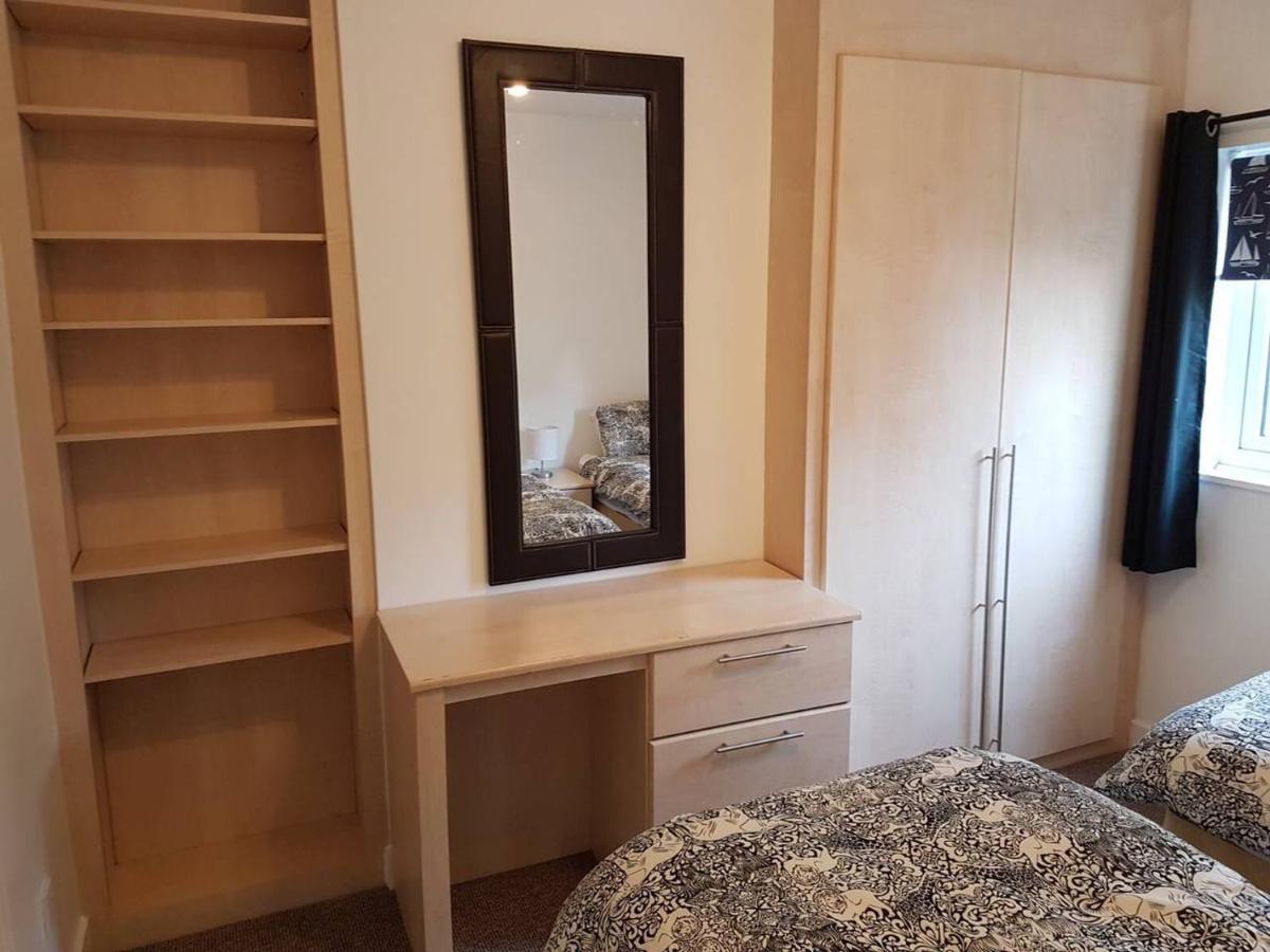 4 Bedroom House For Corporate Stays In Kettering Eksteriør bilde