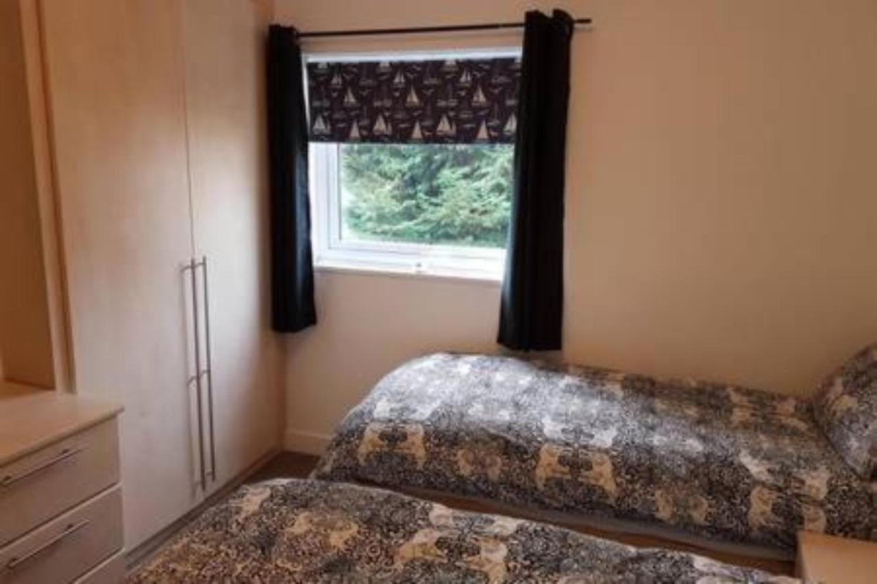4 Bedroom House For Corporate Stays In Kettering Eksteriør bilde